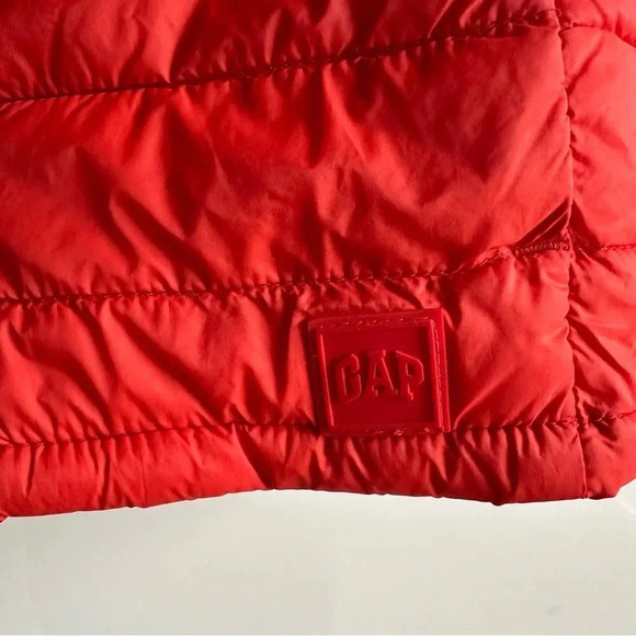 Gap Kids Puffer Vest Red Size Medium Primaloft Zip Front Pockets Outdoor Hiking - Picture 2 of 10